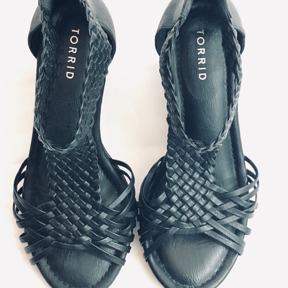 Torrid 8W Black Braided T Strap Wedge Sandal
